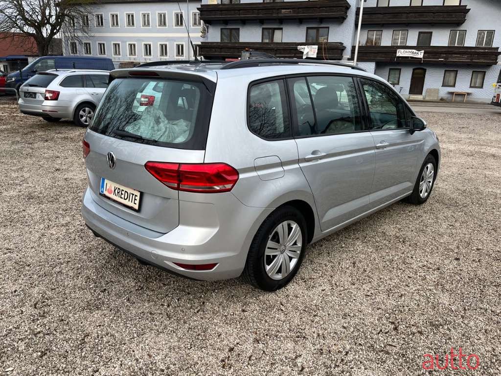 2018' Volkswagen Touran photo #5