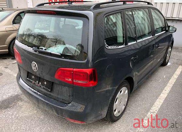 2014' Volkswagen Touran photo #2
