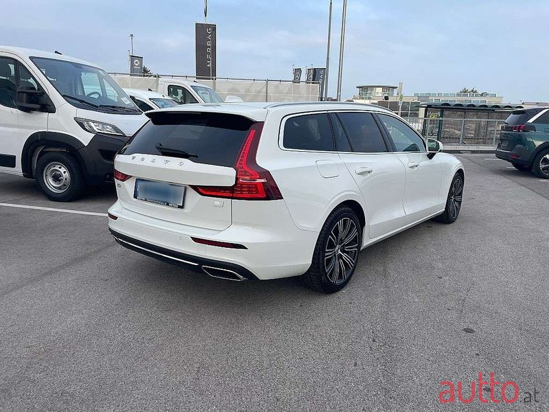 2021' Volvo V60 photo #4