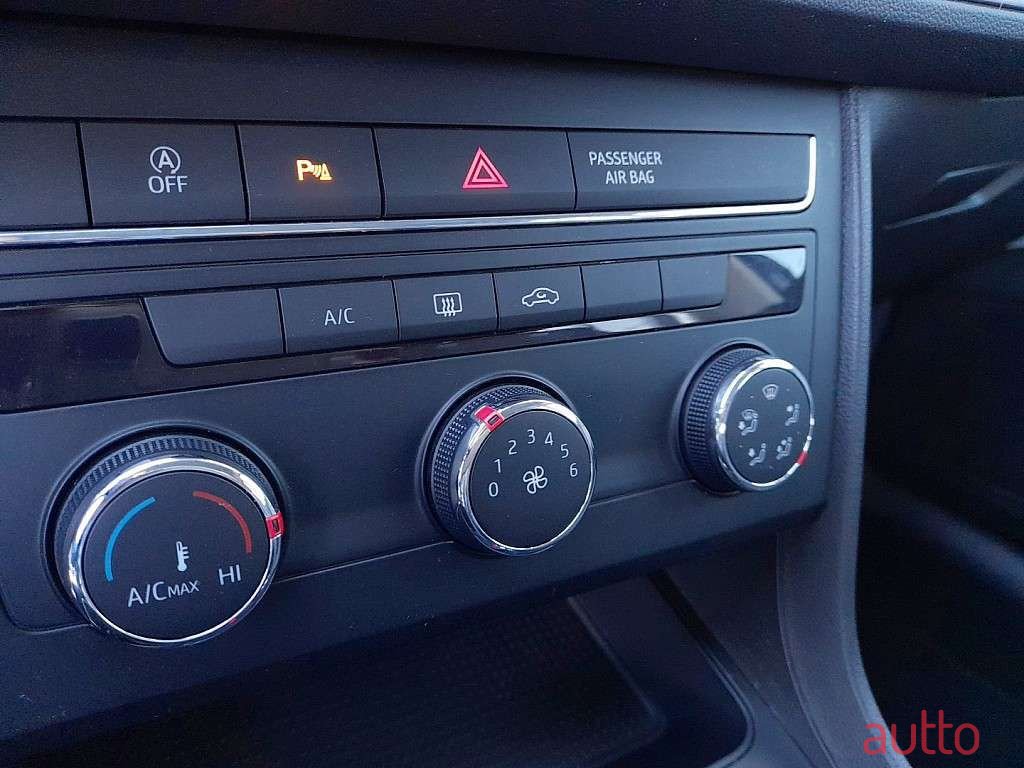 2019' SEAT Leon photo #4