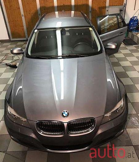 2011' BMW 3Er-Reihe photo #3