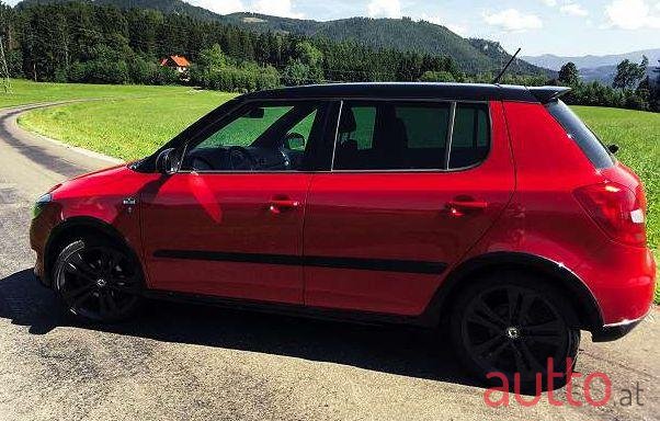 2012' Skoda Fabia photo #2