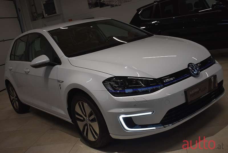 2016' Volkswagen Golf photo #1
