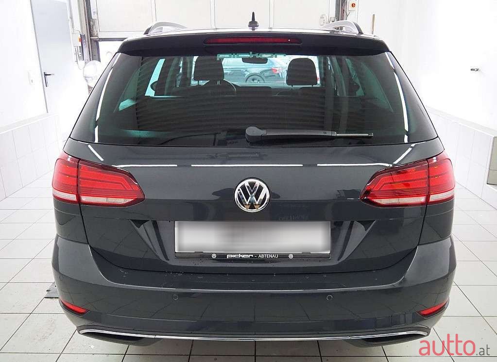 2017' Volkswagen Golf photo #5