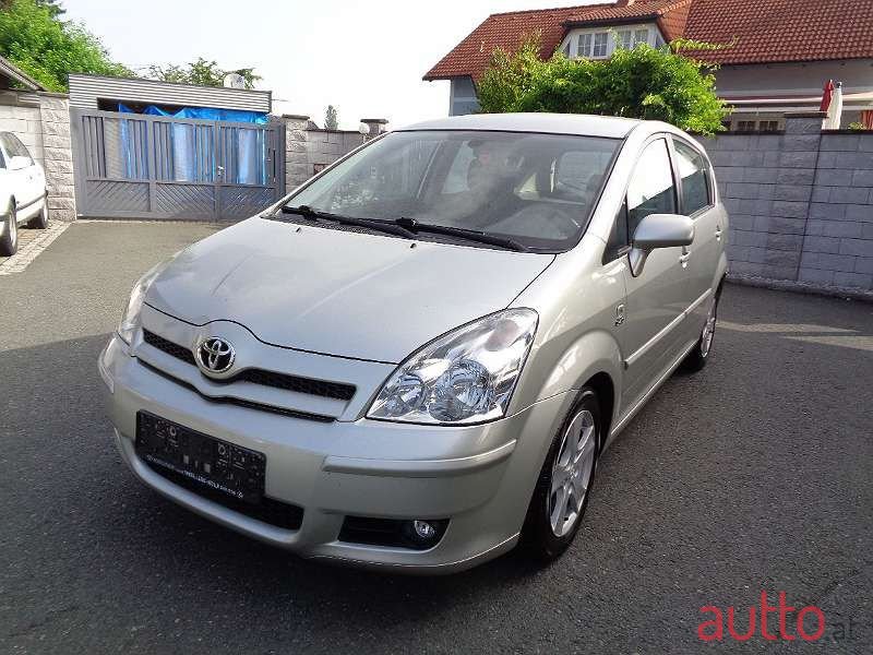 2004' Toyota photo #1