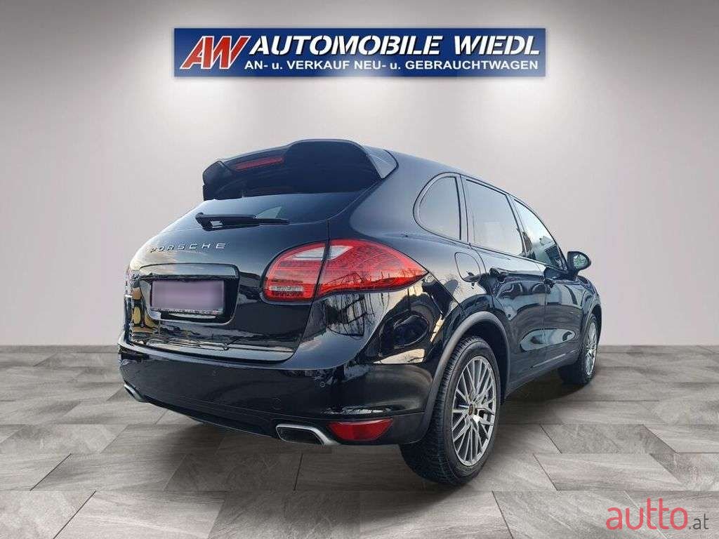 2012' Porsche Cayenne photo #5