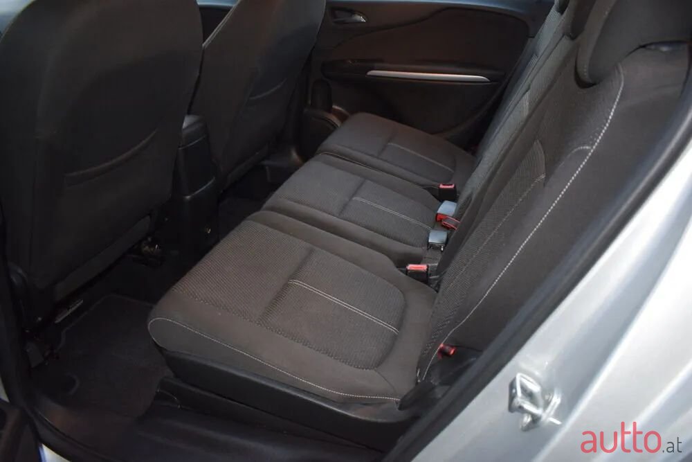 2017' Opel Zafira photo #5