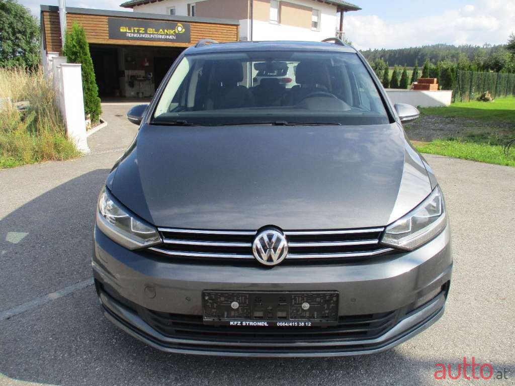 2018' Volkswagen Touran photo #3