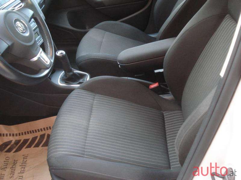 2010' Volkswagen Polo photo #5