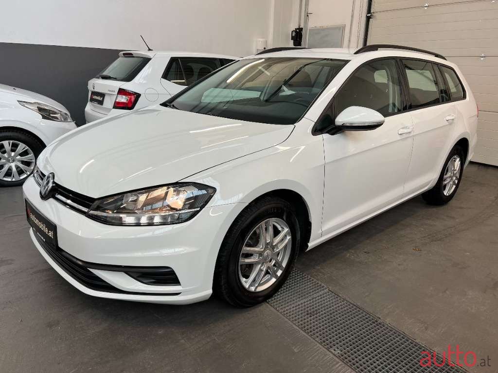 2018' Volkswagen Golf photo #3