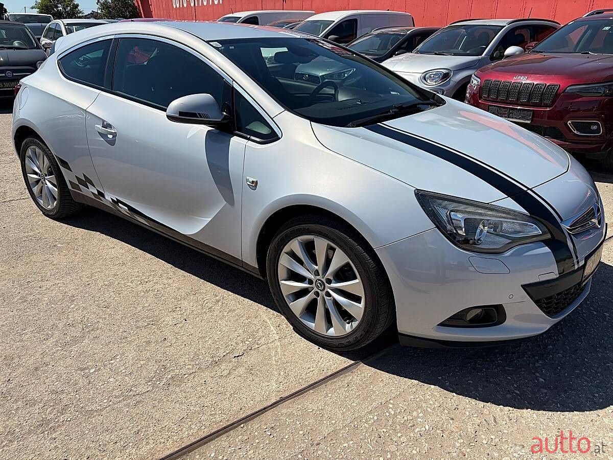 2012' Opel Astra photo #4