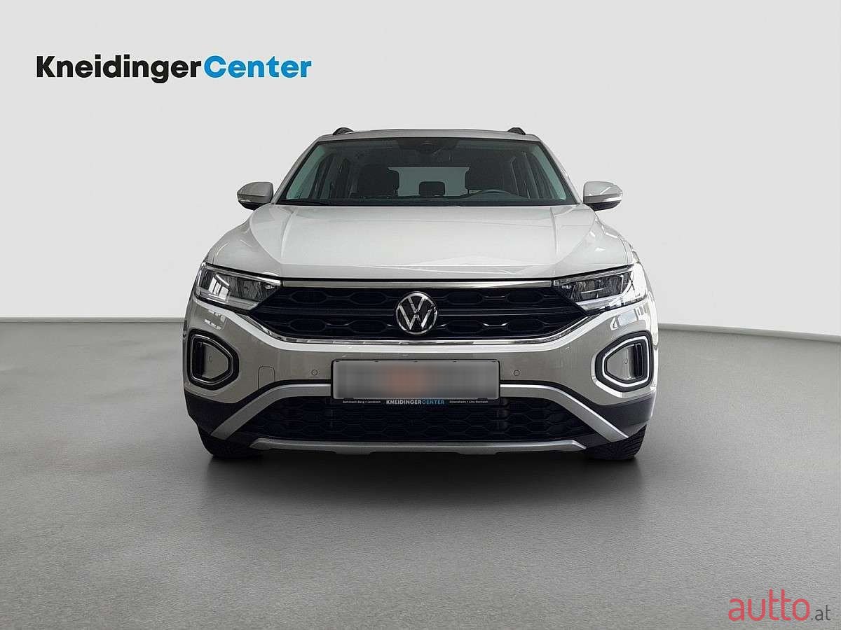 2024' Volkswagen T-Roc photo #2