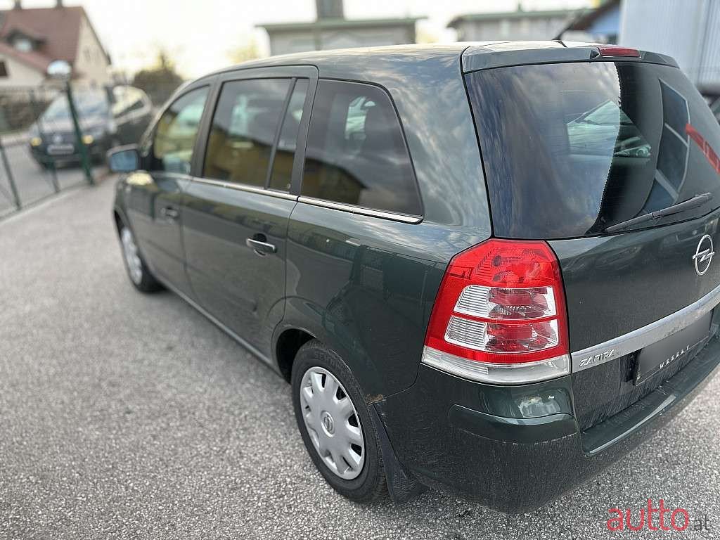 2012' Opel Zafira photo #4