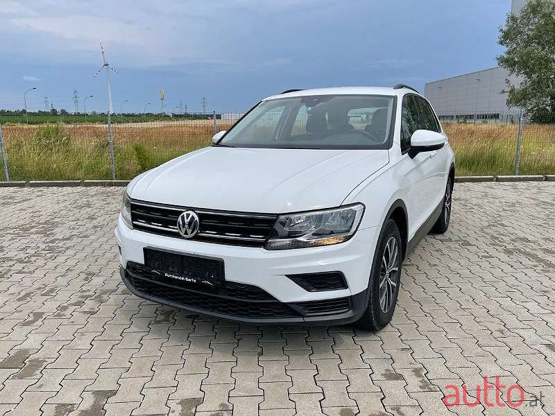 2016' Volkswagen Tiguan photo #5