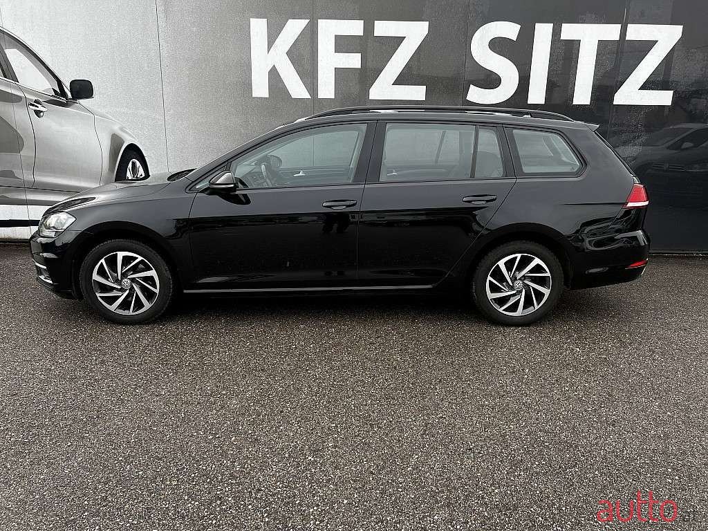 2017' Volkswagen Golf photo #4