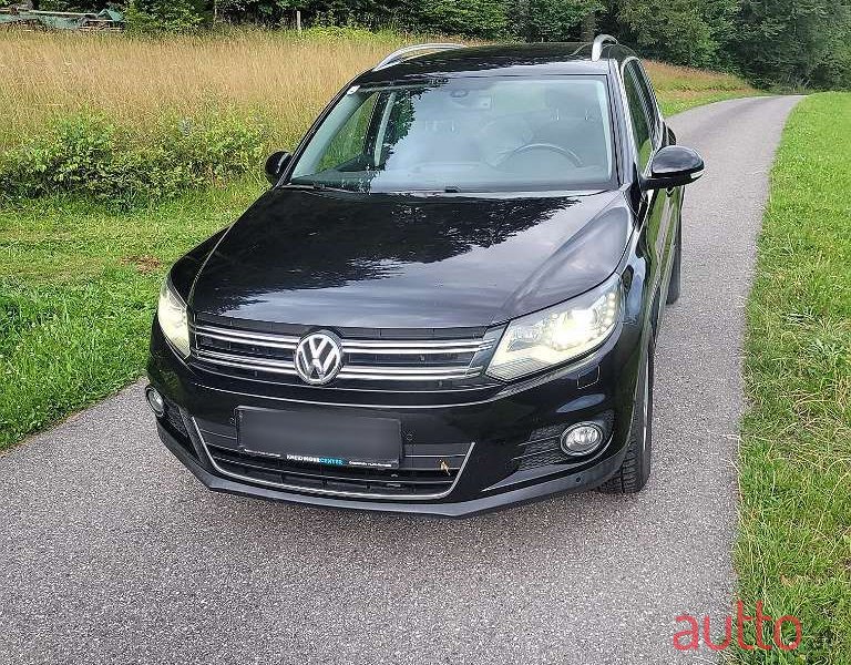 2012' Volkswagen Tiguan photo #3