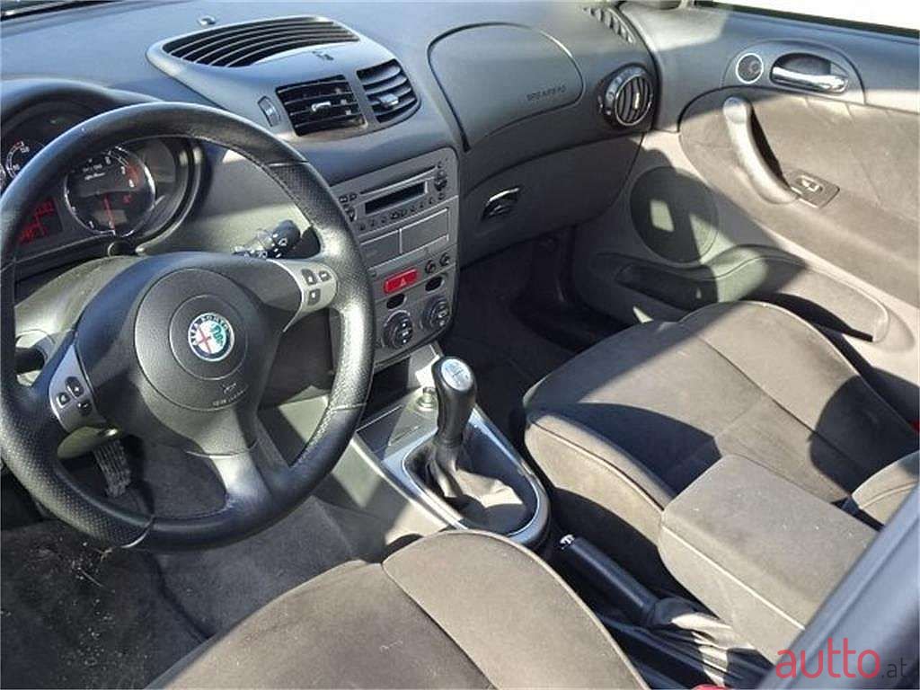 2006' Alfa Romeo 147 photo #3
