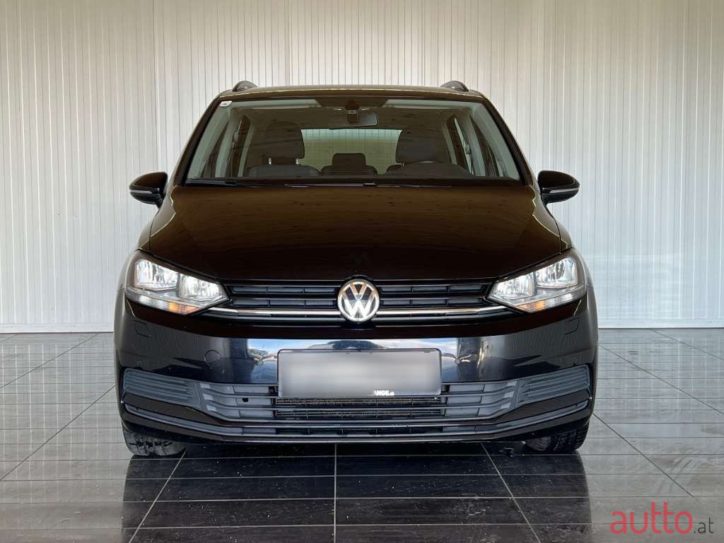 2017' Volkswagen Touran photo #3