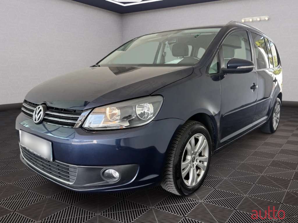 2013' Volkswagen Touran photo #3