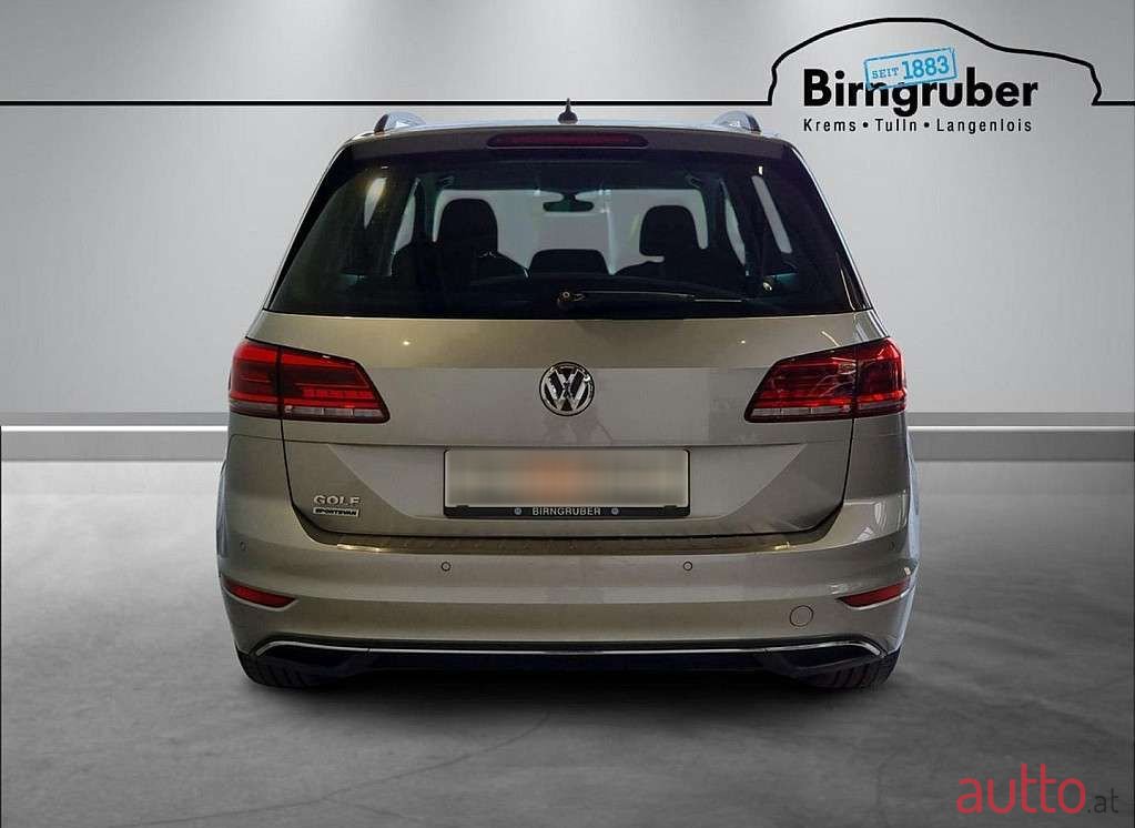 2018' Volkswagen Golf photo #5