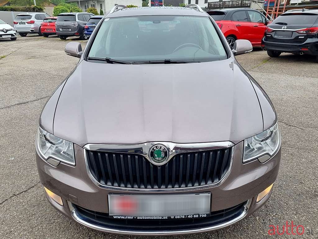 2010' Skoda Superb photo #2
