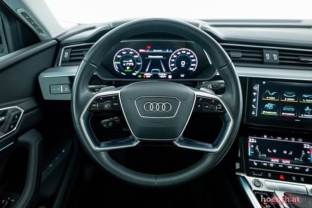 2022' Audi e-tron photo #6