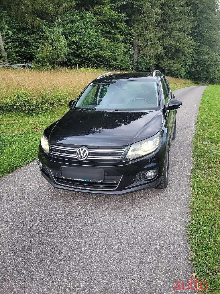 2012' Volkswagen Tiguan photo #3