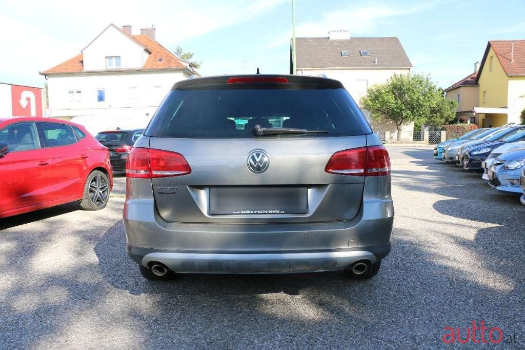 2012' Volkswagen Passat photo #5