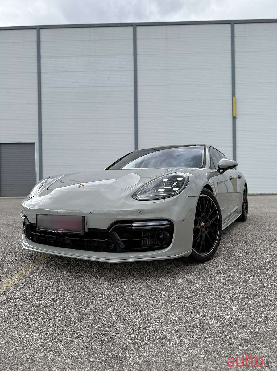 2018' Porsche Panamera photo #1