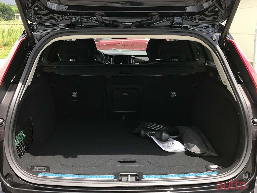 2024' Volvo V60 photo #6