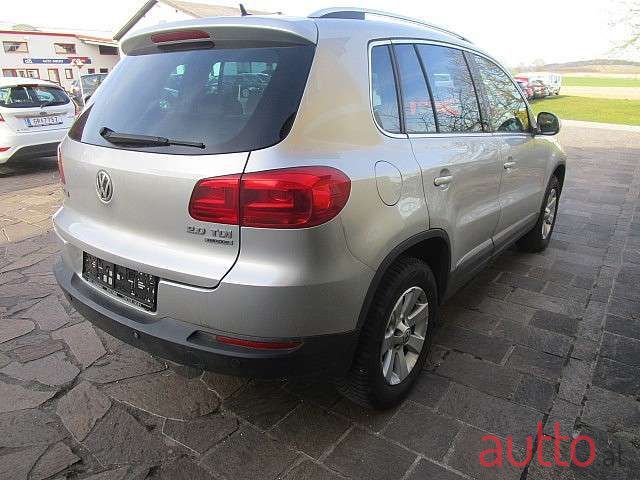 2012' Volkswagen Tiguan photo #3