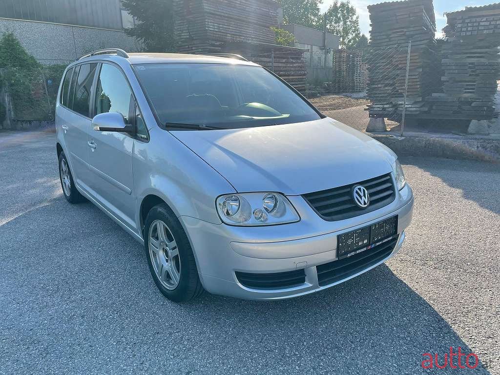 2005' Volkswagen Touran photo #3