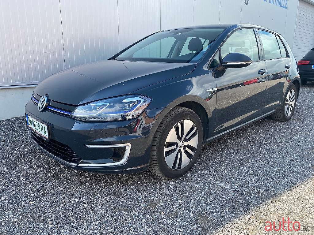 2017' Volkswagen Golf photo #1