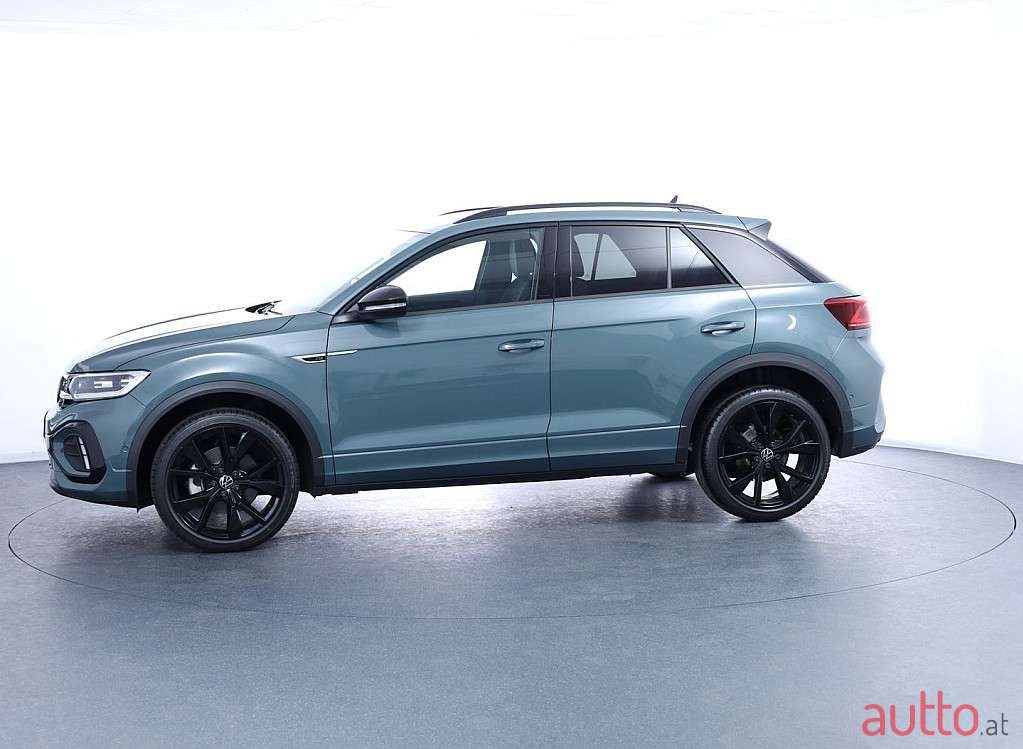 2023' Volkswagen T-Roc photo #2