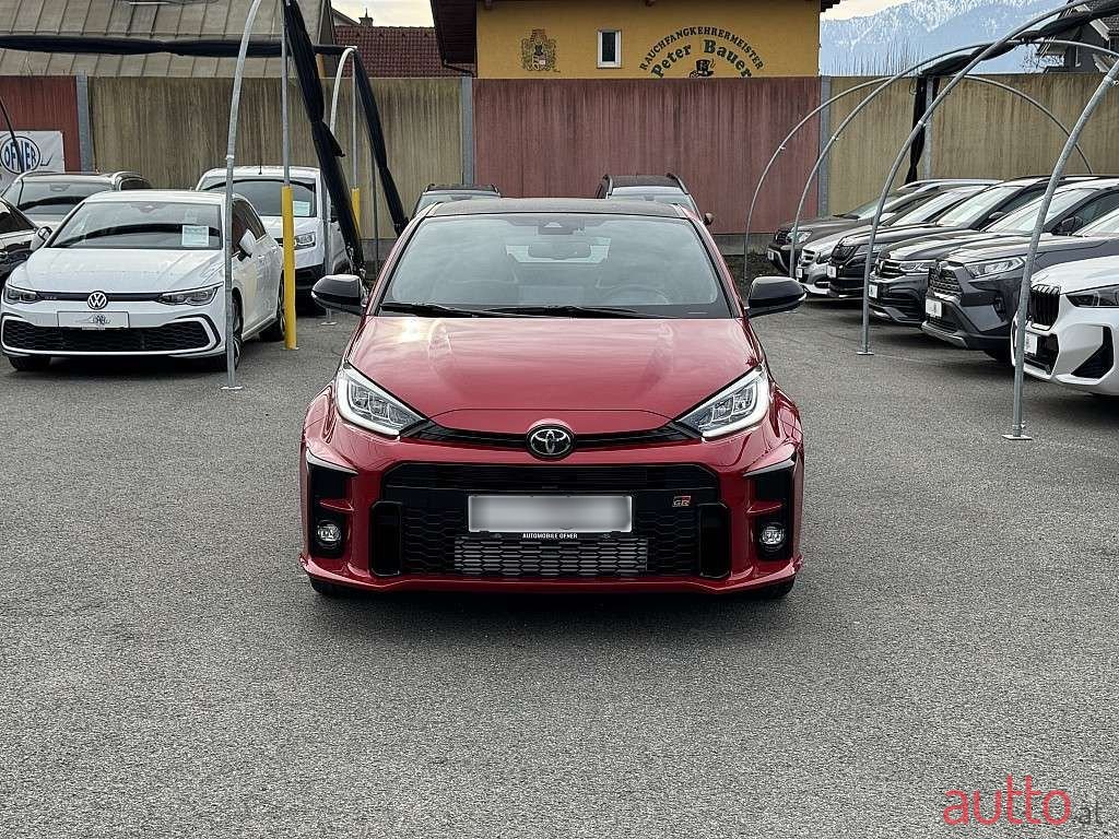 2023' Toyota Yaris photo #2