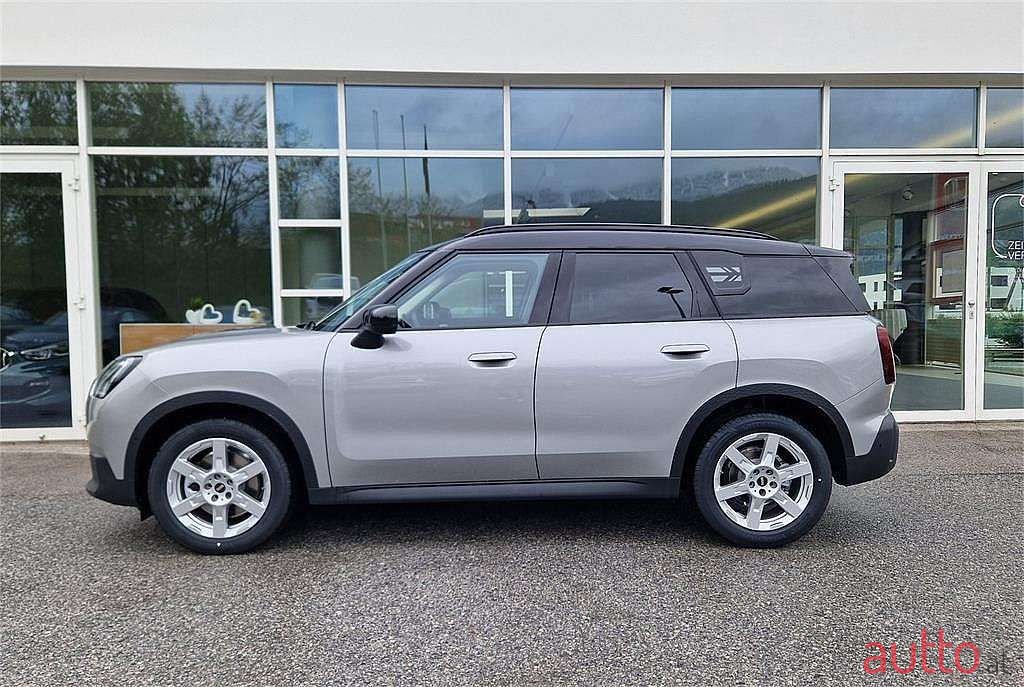 2024' MINI Countryman photo #2