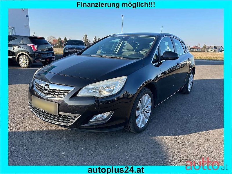 2010' Opel Astra photo #1
