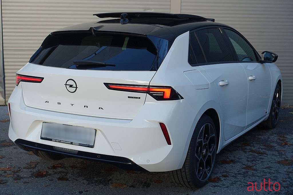 2022' Opel Astra photo #3