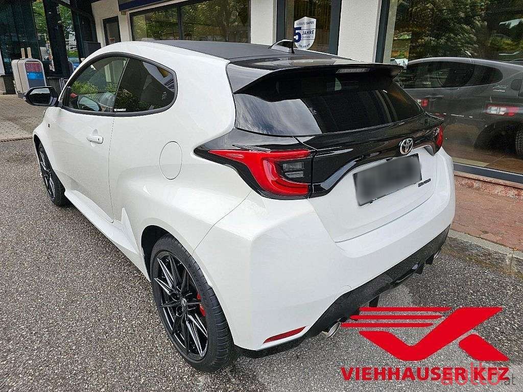 2024' Toyota Yaris photo #3