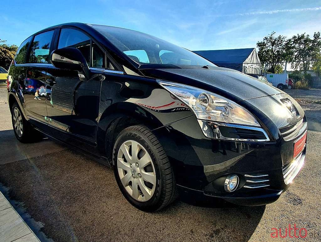 2010' Peugeot 5008 photo #3