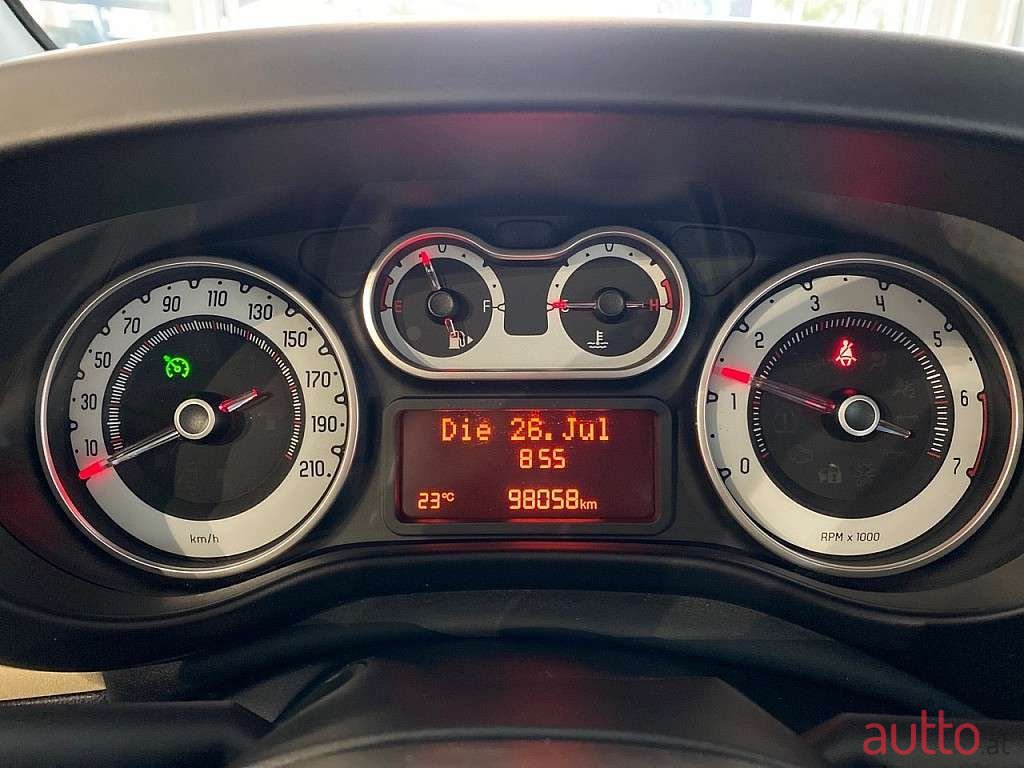 2013' Fiat 500L photo #5