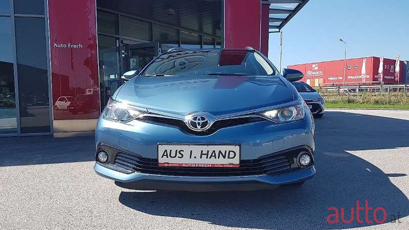 2016' Toyota Auris photo #5