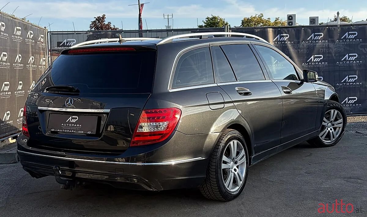 2012' Mercedes-Benz C-Klasse photo #4