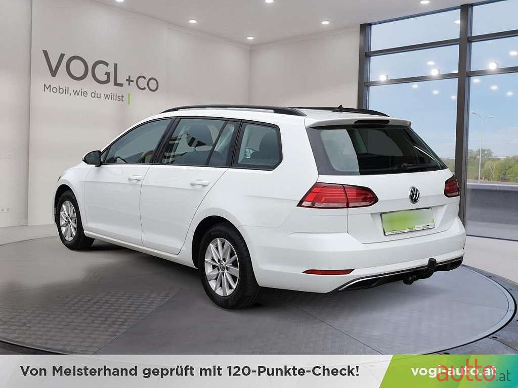 2019' Volkswagen Golf photo #3