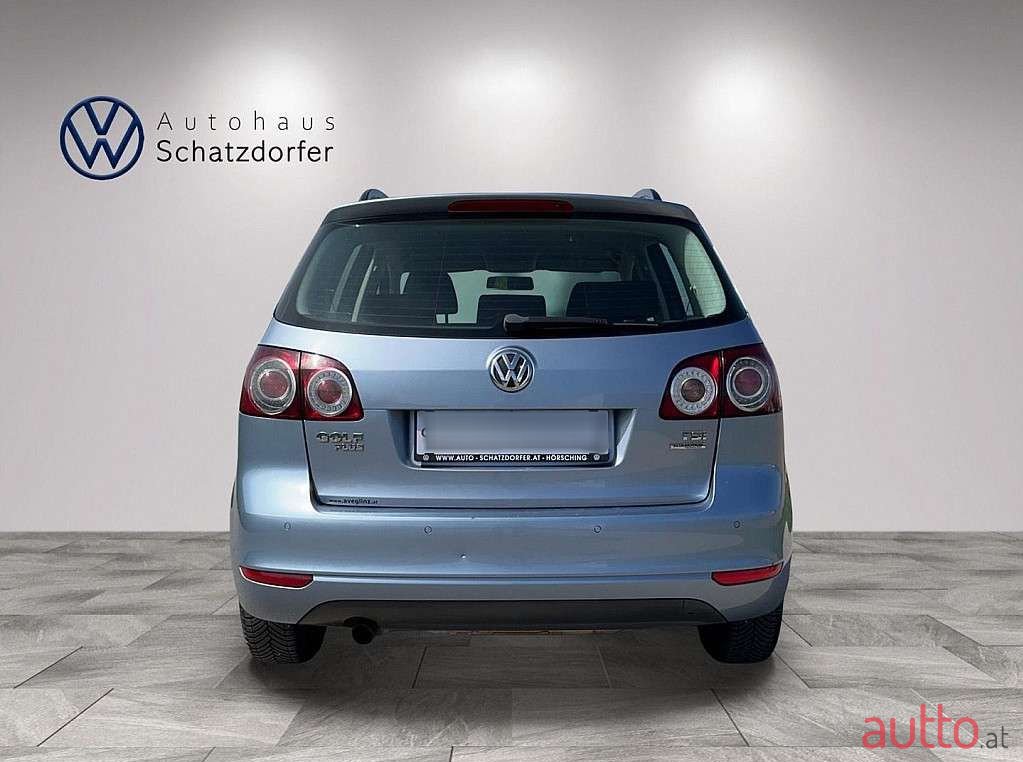 2011' Volkswagen Golf photo #3