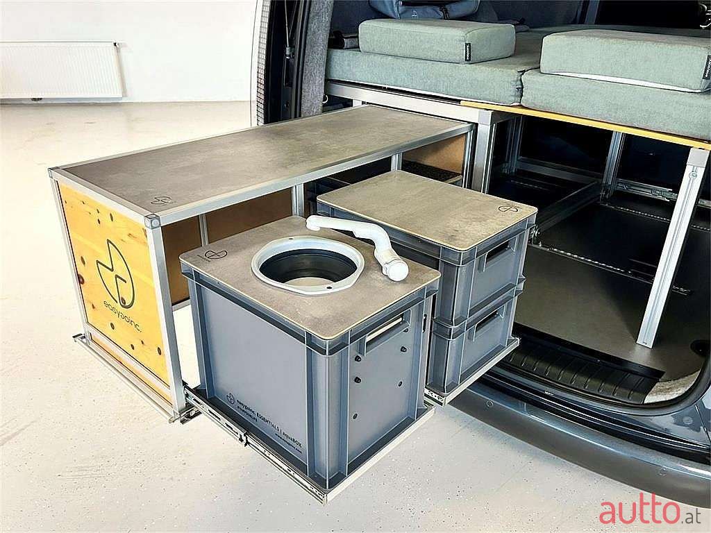 2022' Hyundai Staria photo #3