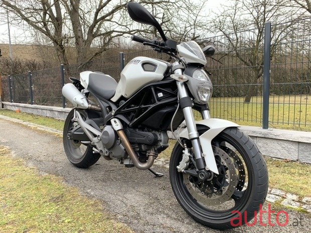 2008' Ducati Monster 696 photo #1
