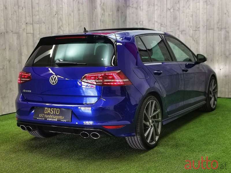 2016' Volkswagen Golf photo #2