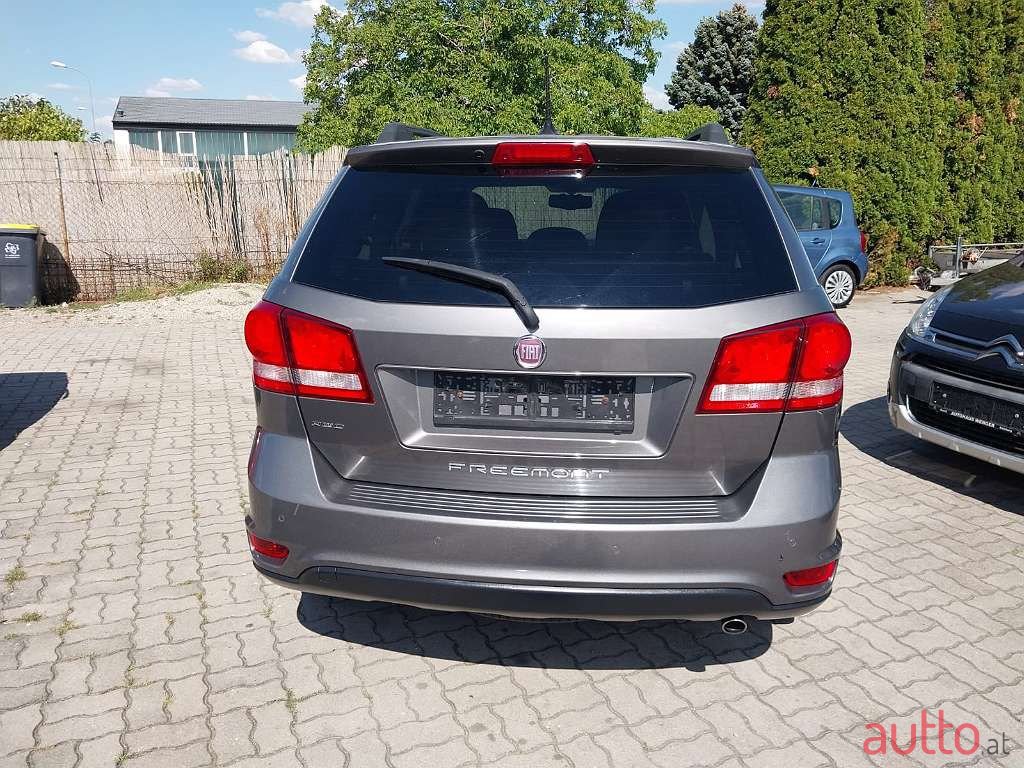 2012' Fiat Freemont photo #1