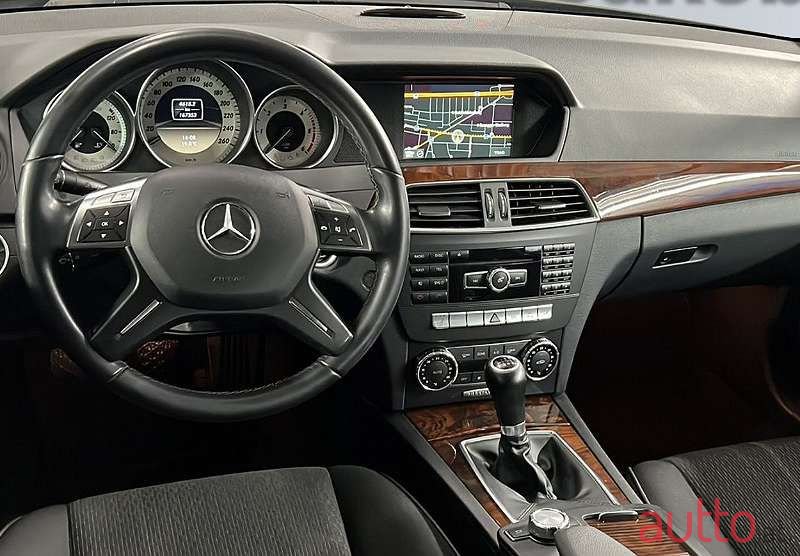 2012' Mercedes-Benz C-Klasse photo #3